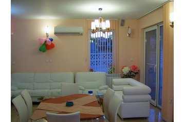 Bulgārija Privát Černomorec, Eksterjers